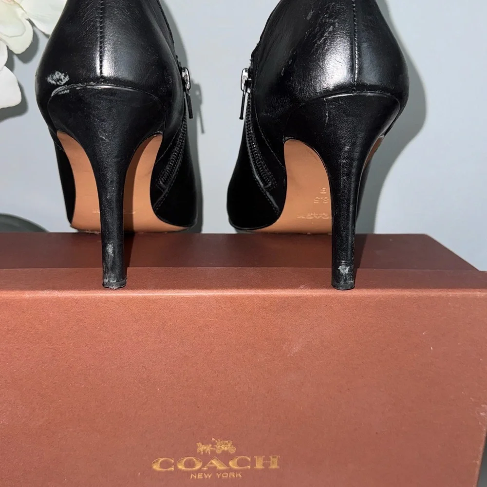 COACH SENECA GLAZED LEATHER BOOTIES - Picture 4 of 11